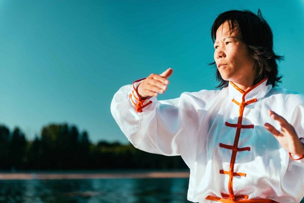 Comment le tai chi peut-il bénéficier aux personnes souffrant d'ostéoporose?
